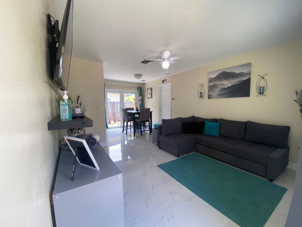 Living room, Dining area