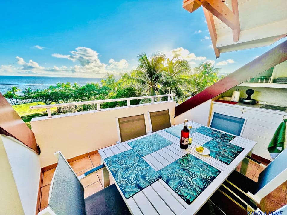 View (from property/room), Balcony/Terrace, Dining area, Sea view
