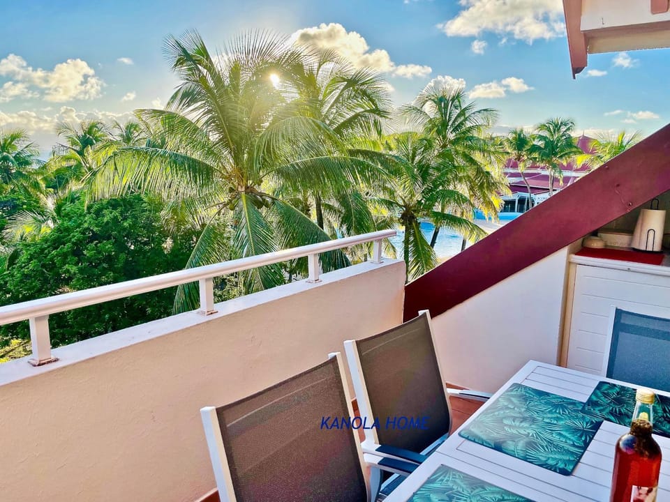 View (from property/room), Balcony/Terrace, Dining area