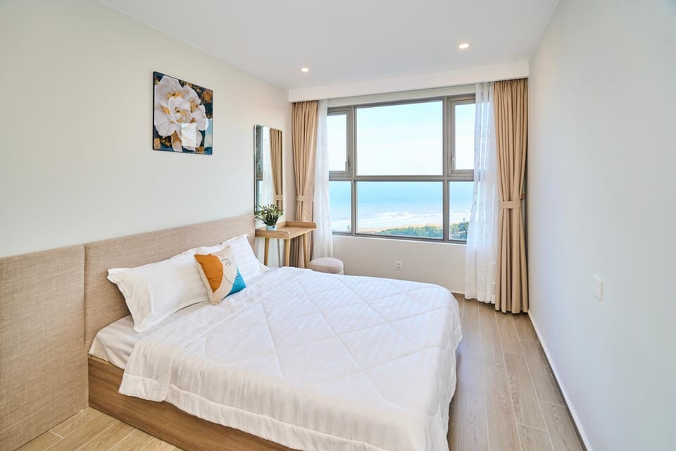 Photo of the whole room, Bedroom, Sea view