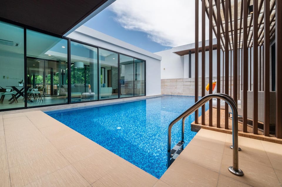 Luxury Residences 4-Bedroom Pool Villa Beach Access, Na Jomtien Pattaya Villa in Pattaya City