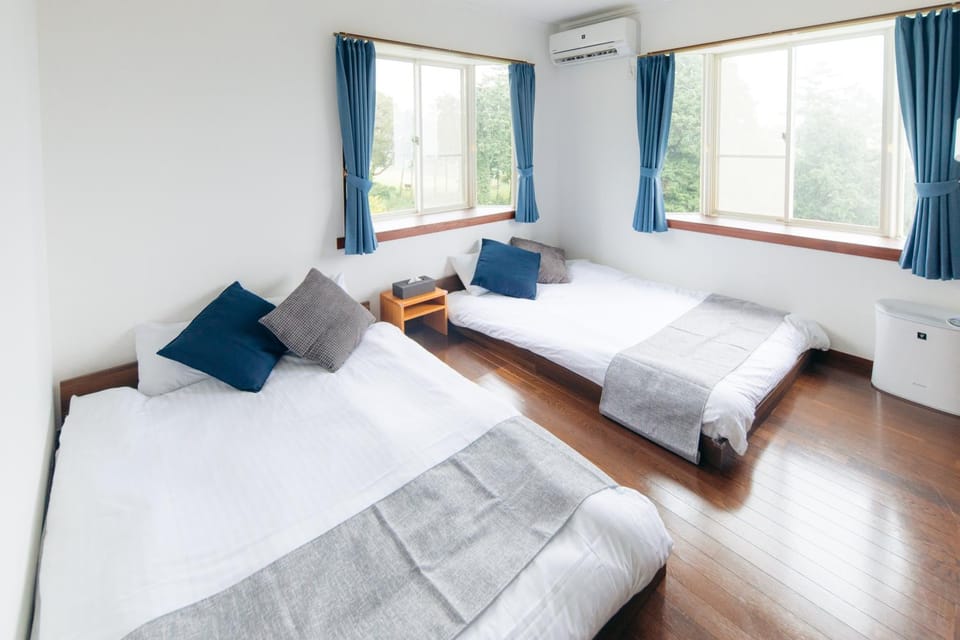 Bed, Bedroom, air conditioner