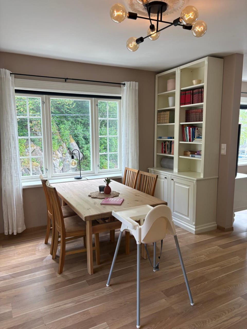 Fin leilighet, sentralt og sjønært,med parkering Apartment in Norway