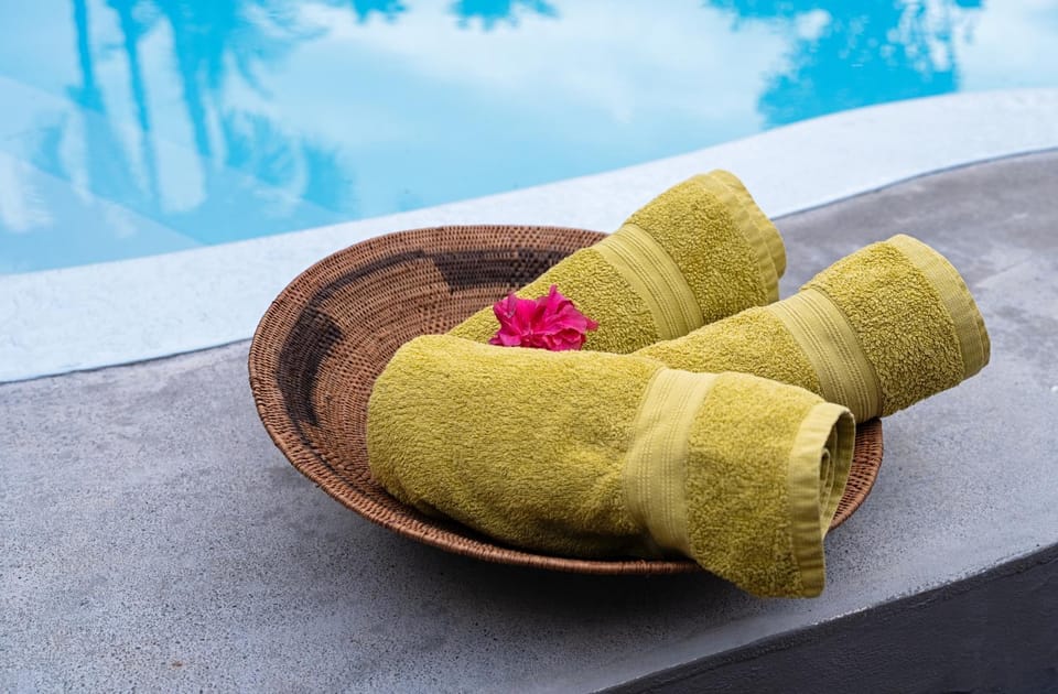 Swimming pool, towels