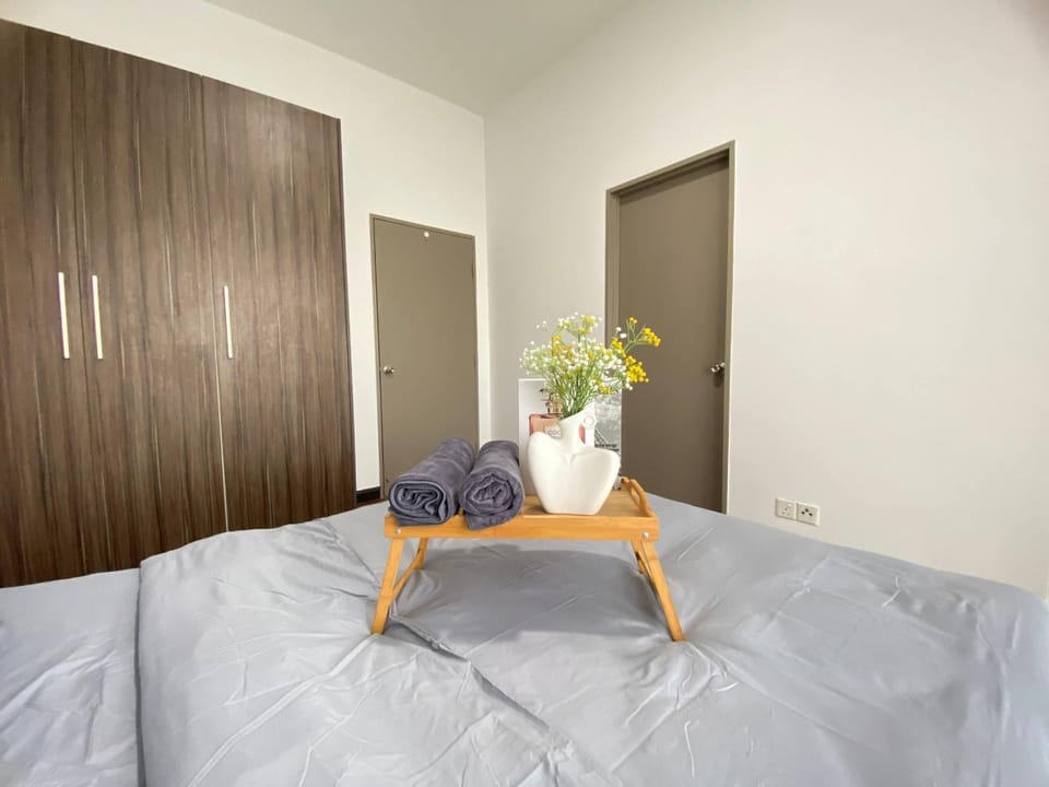 Bed, Photo of the whole room, Bedroom, wardrobe