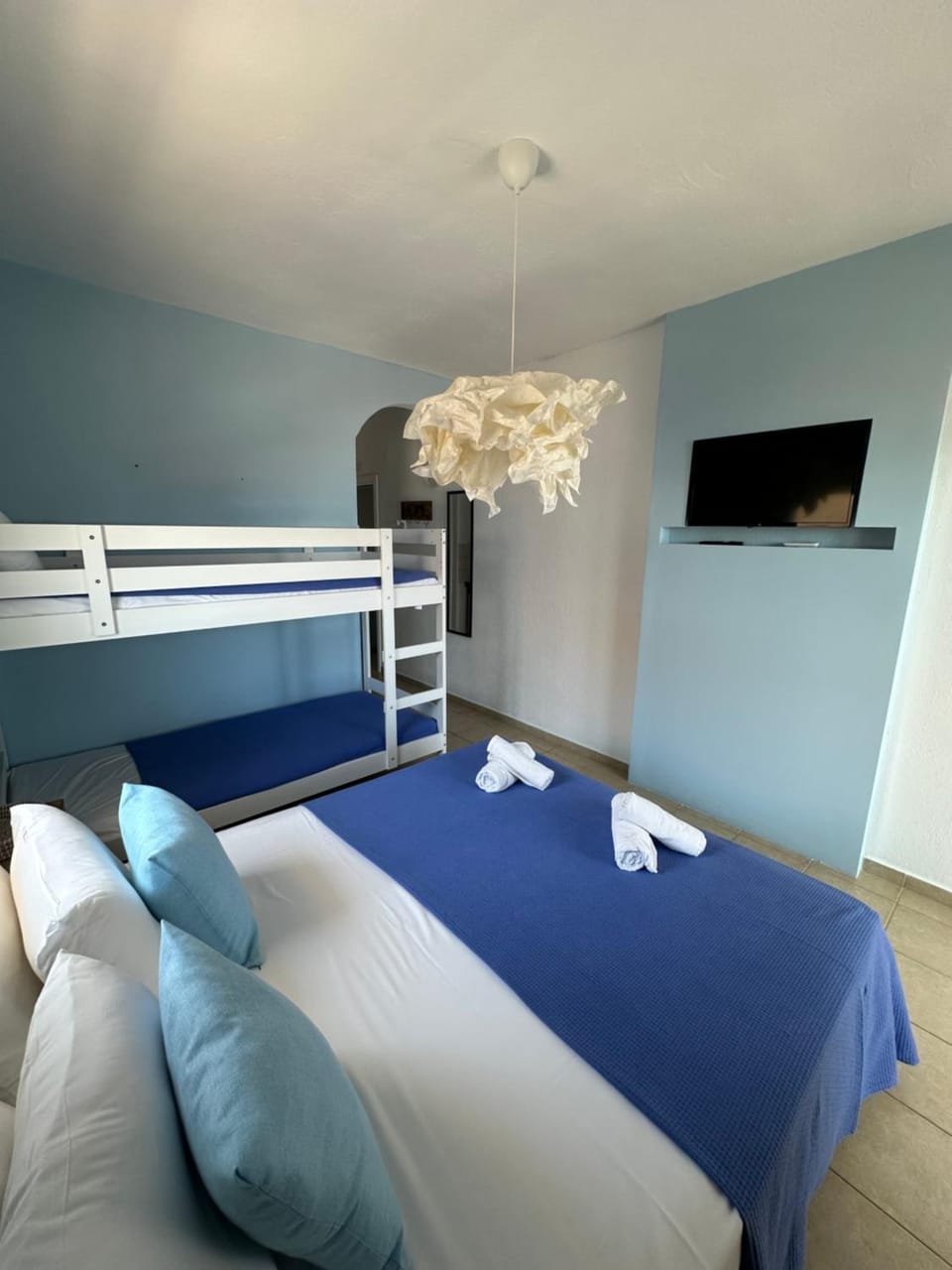 Bedroom, bunk bed