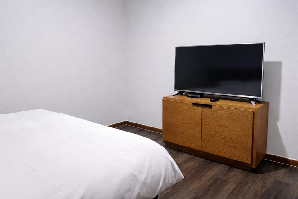 Bed, TV and multimedia