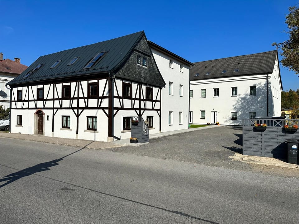 Property building, Neighbourhood, Inner courtyard view