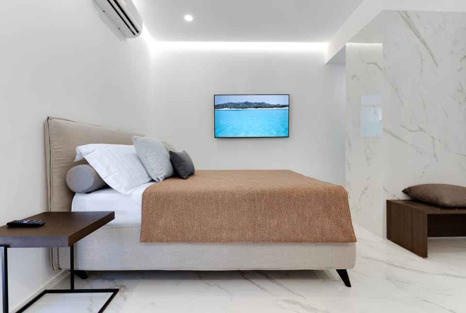 Bed, TV and multimedia, Photo of the whole room, Bedroom, air conditioner