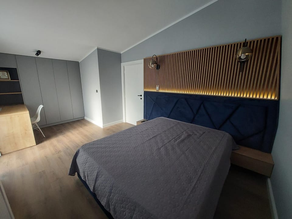 Bedroom, wardrobe