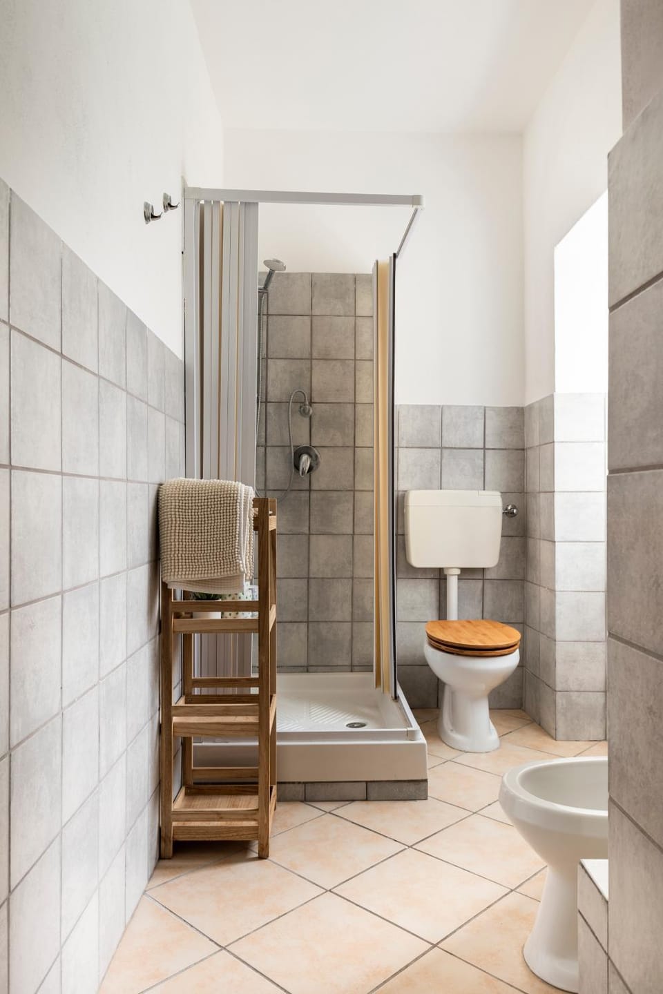 Shower, Toilet, Bathroom, bidet, towels