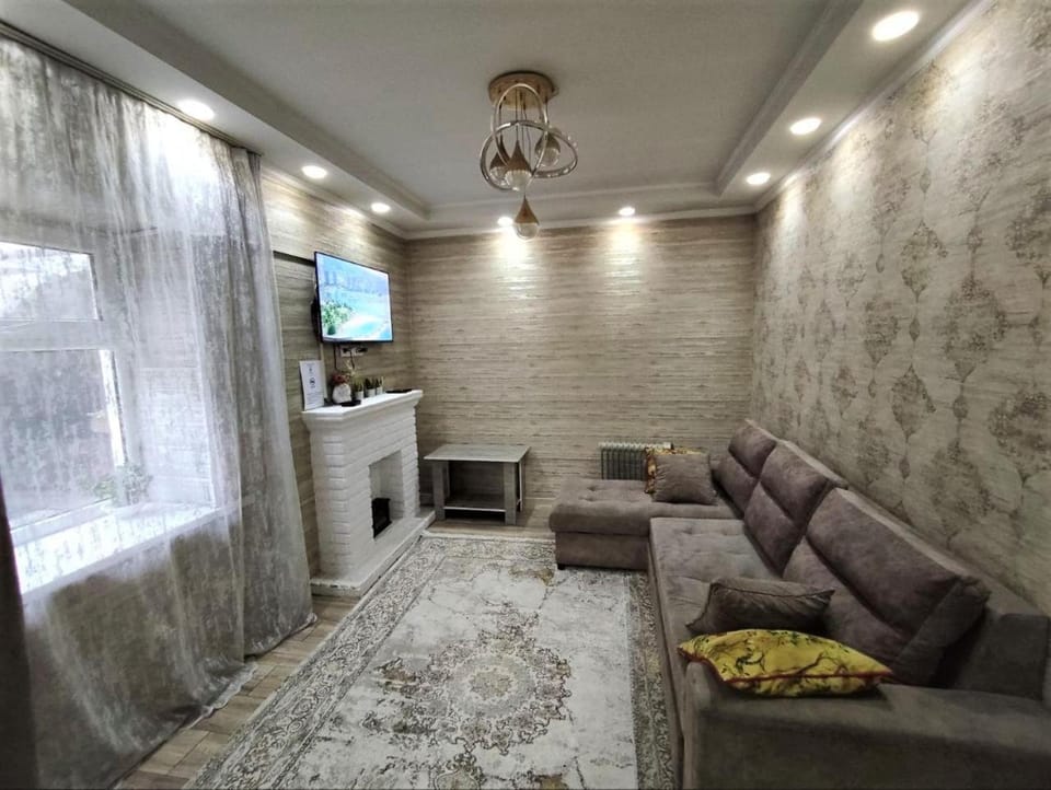 Bed, TV and multimedia, Living room