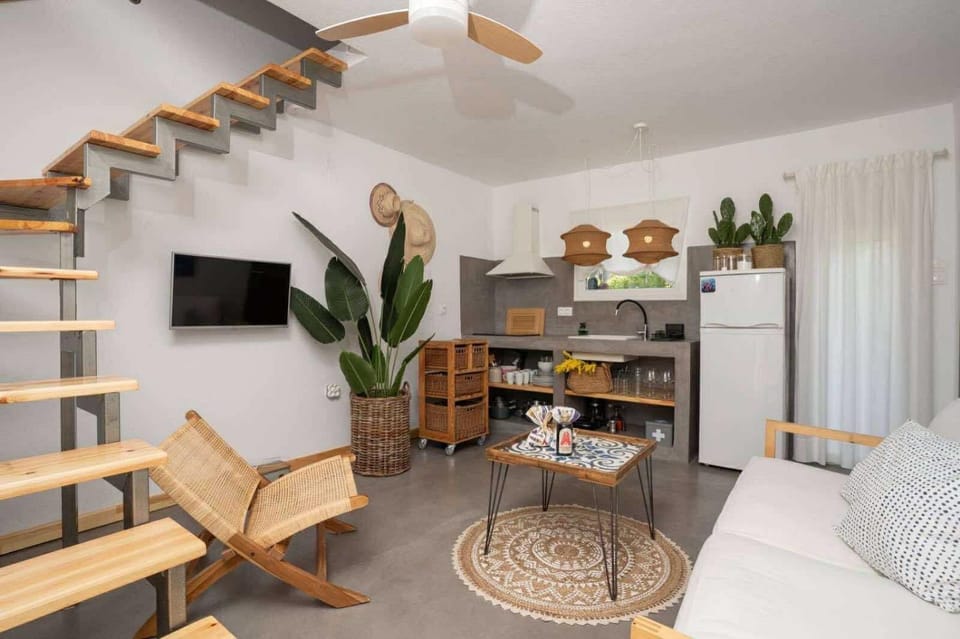 Kitchen or kitchenette, Seating area