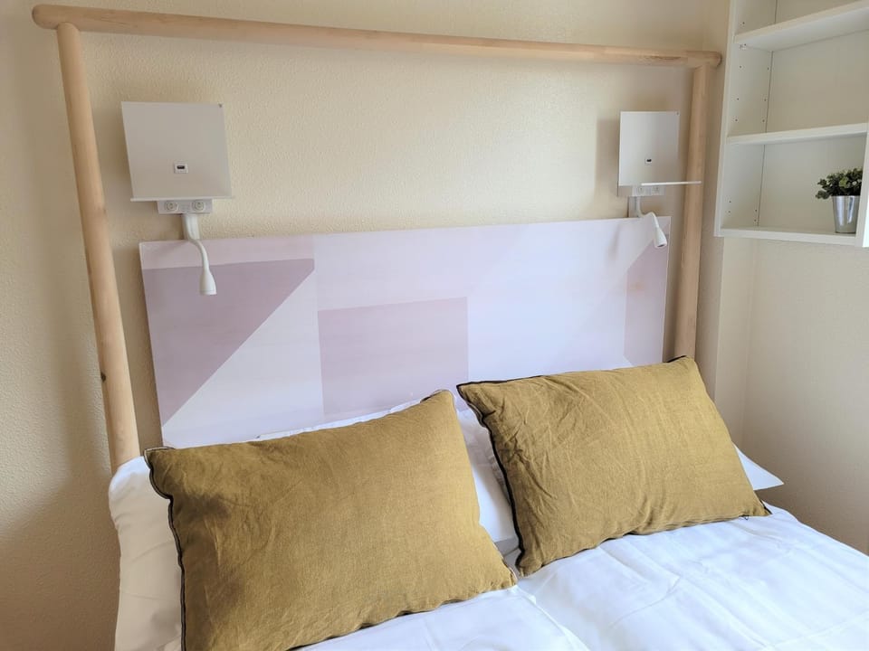 Bed, Bedroom
