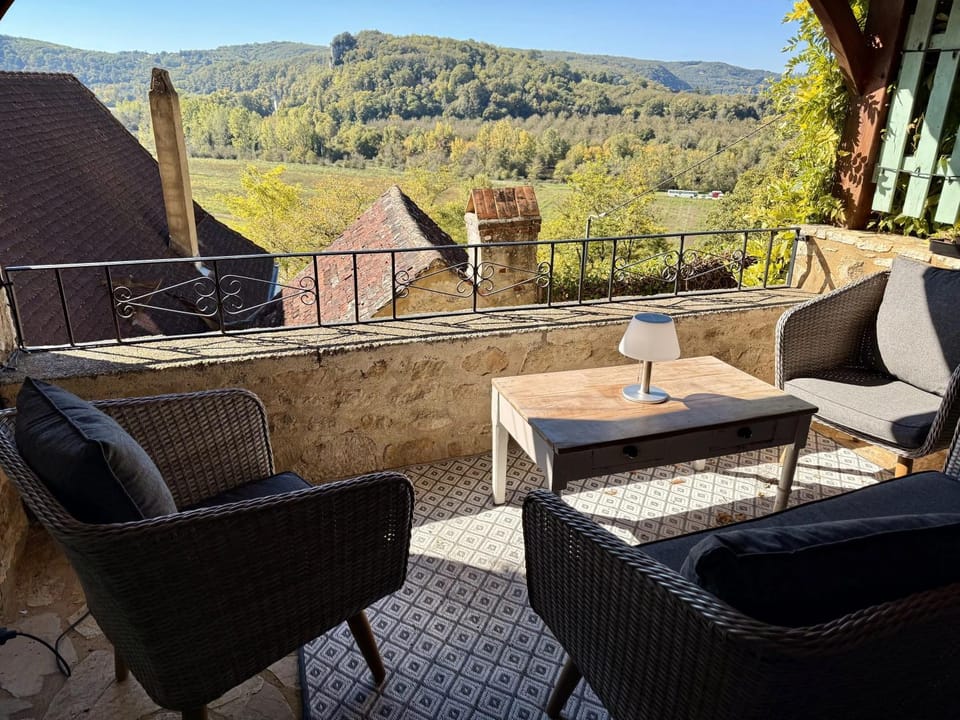 View (from property/room), Balcony/Terrace, Mountain view