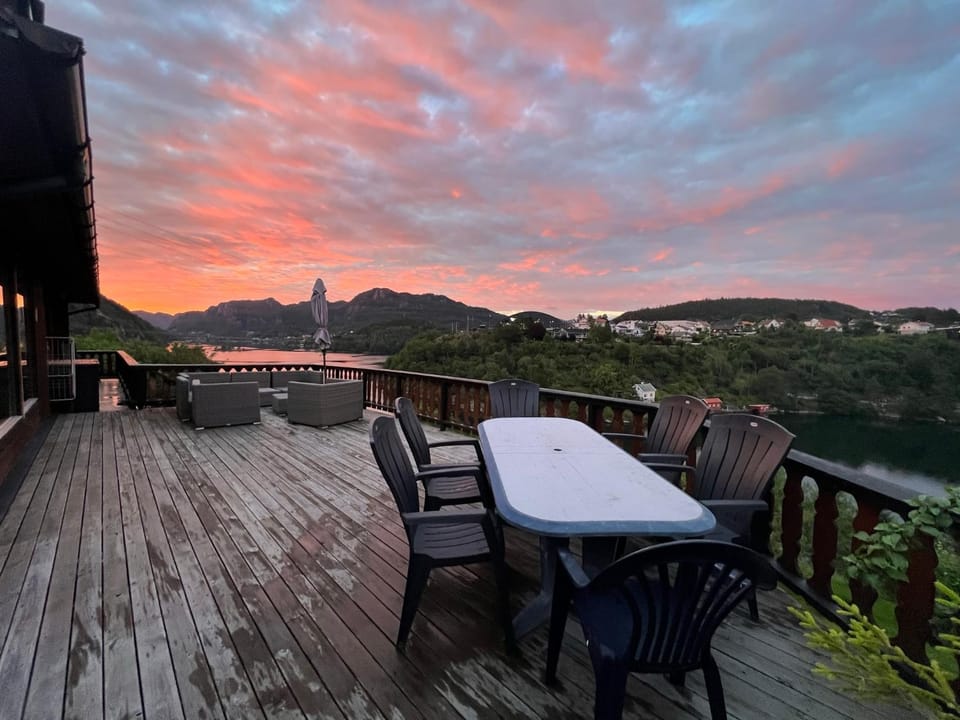 Patio, Balcony/Terrace, Dining area, Sunset