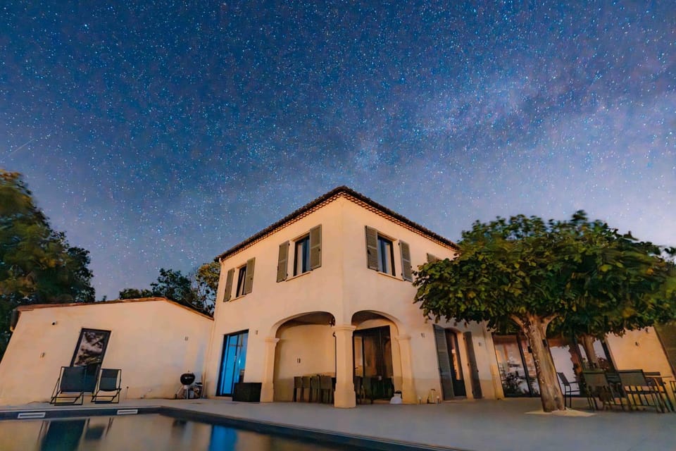 Le mas du roulier, villa provençale chic, 320m2 au calme avec vue 180 sur puy de Dôme Villa in Thiers
