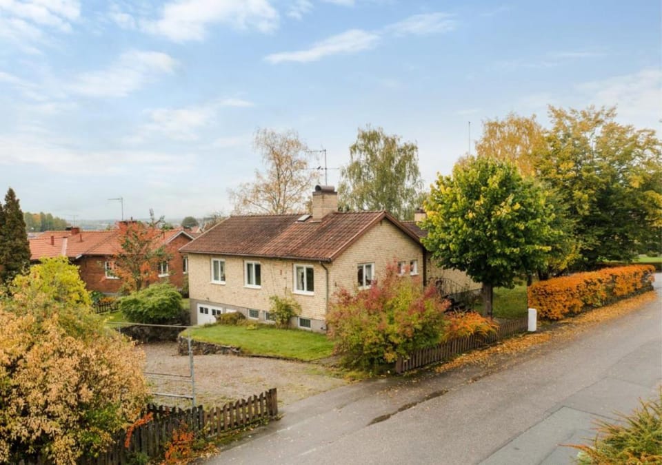 Garden view, Street view