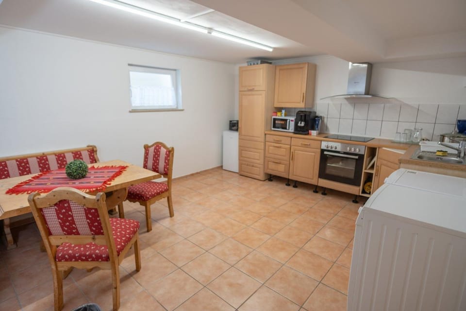Kitchen or kitchenette, Seating area, Dining area, Communal kitchen