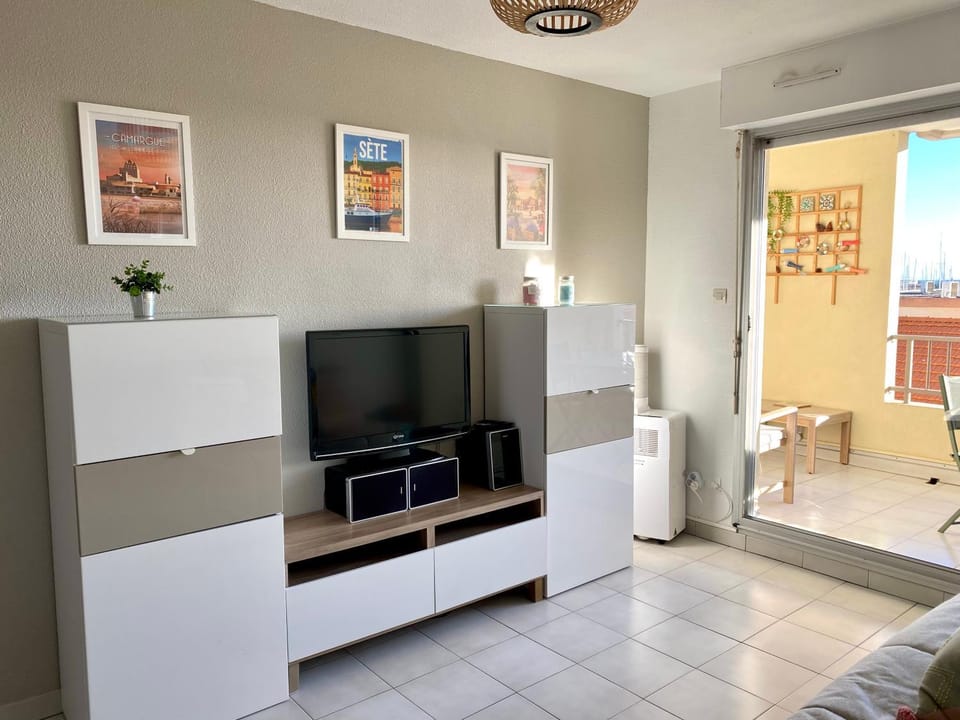 Communal lounge/ TV room, TV and multimedia