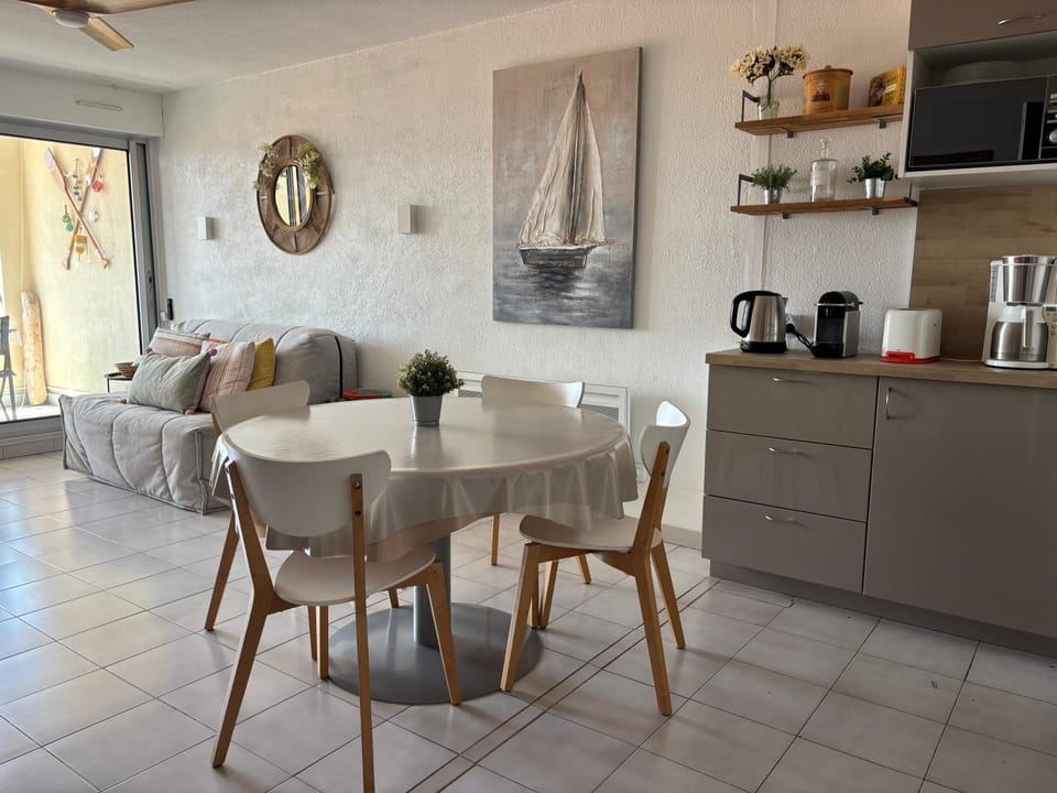Living room, Dining area