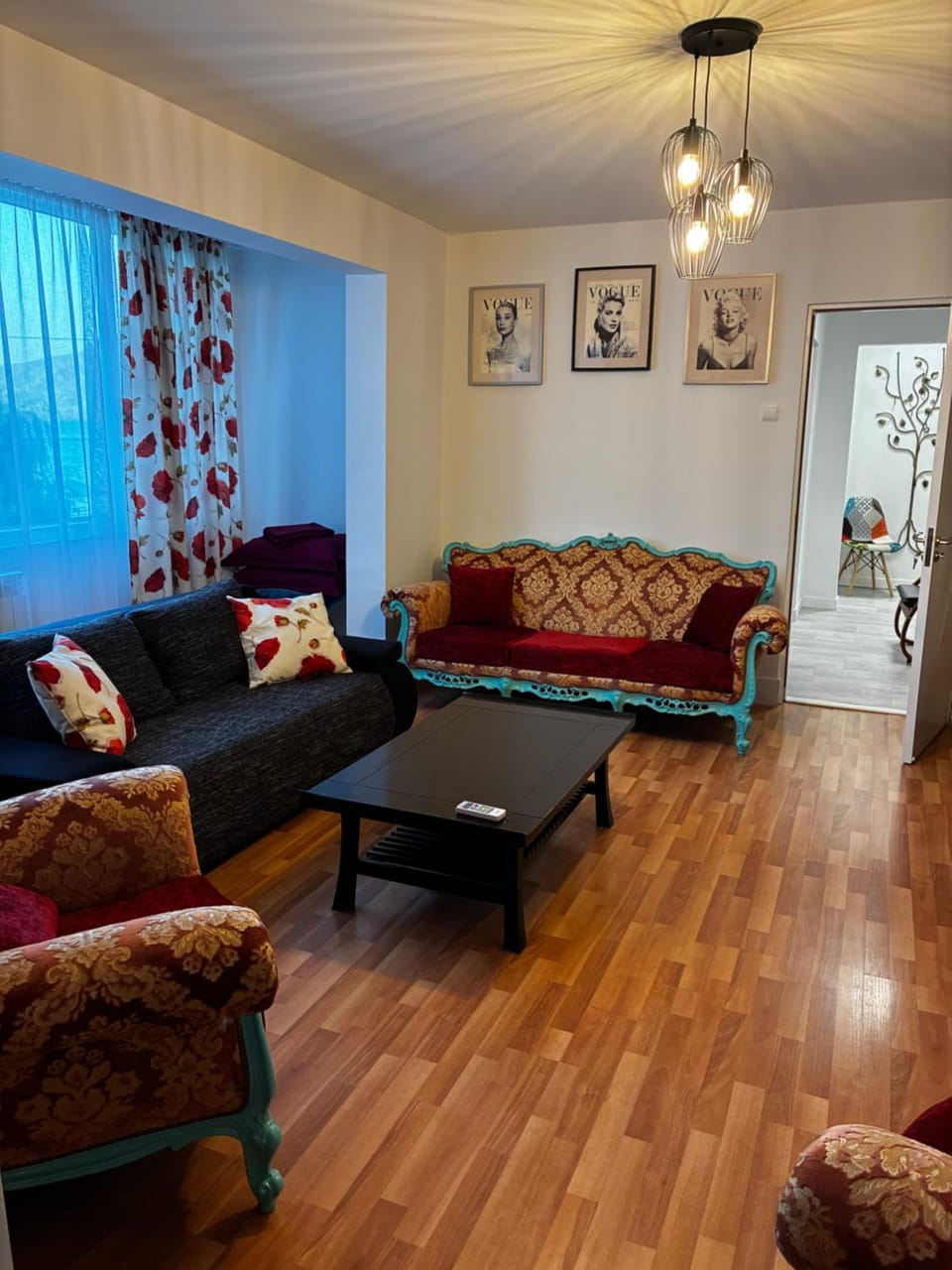 Living room, Seating area