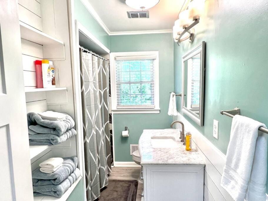The Best Family & Friends Hangout & Pet Friendly!! House in Wilmington