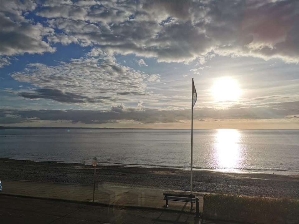 Lovely Seafront 2 bed flat in Aberystwyth Apartment in Aberystwyth