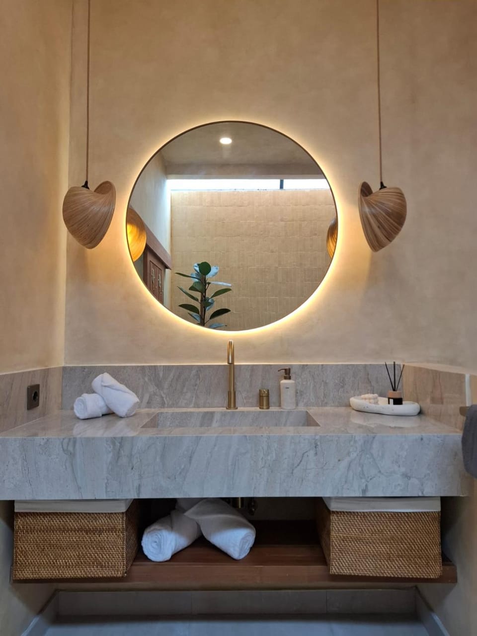 Bathroom, towels