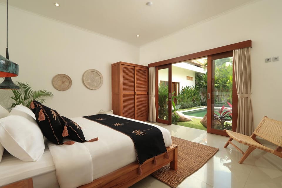 Bedroom, Pool view, Swimming pool