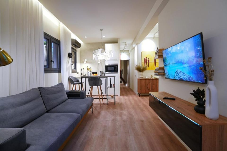 TV and multimedia, Living room, Seating area, Dining area, Evening entertainment