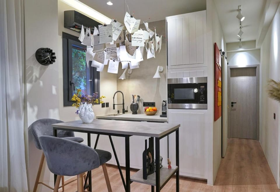 Kitchen or kitchenette, Dining area, oven, pet friendly