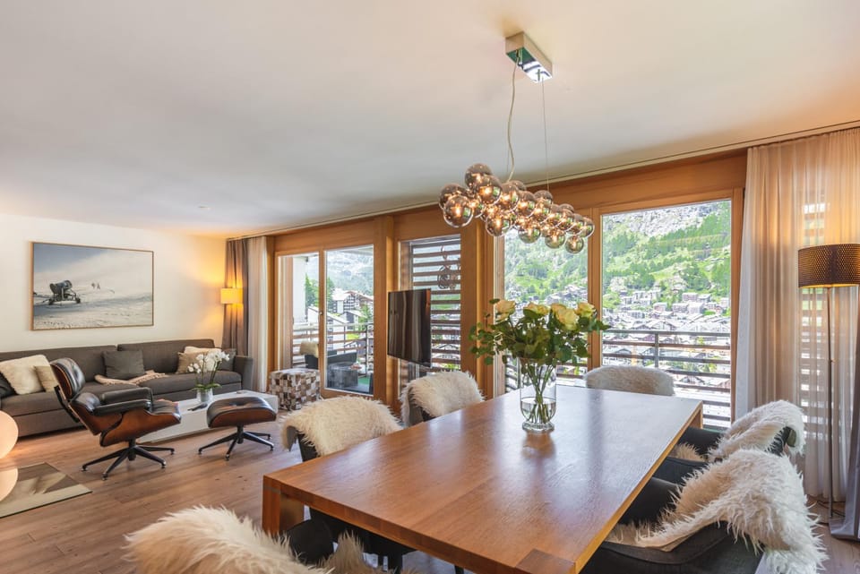 Living room, Dining area