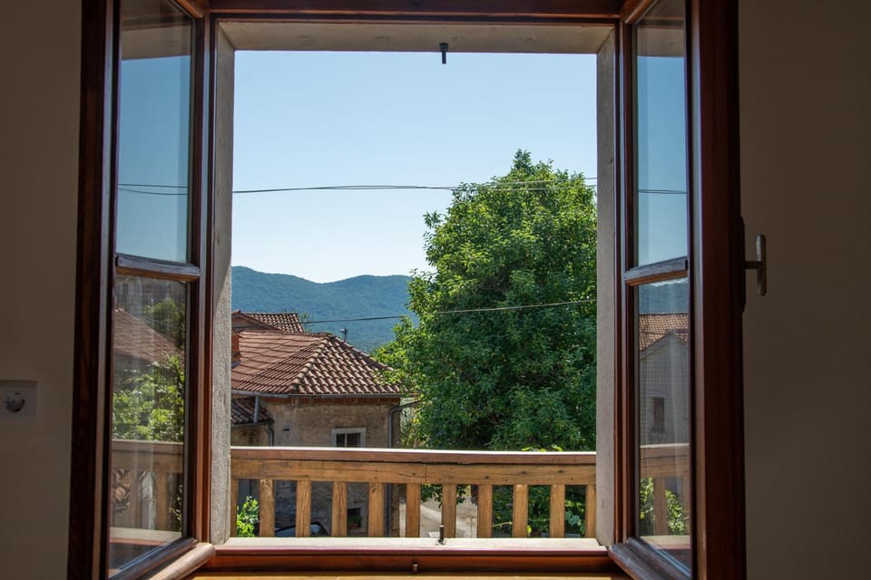 Balcony/Terrace, Mountain view
