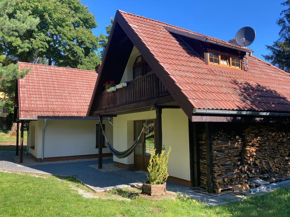 Property building, Facade/entrance, Day, Summer, Garden