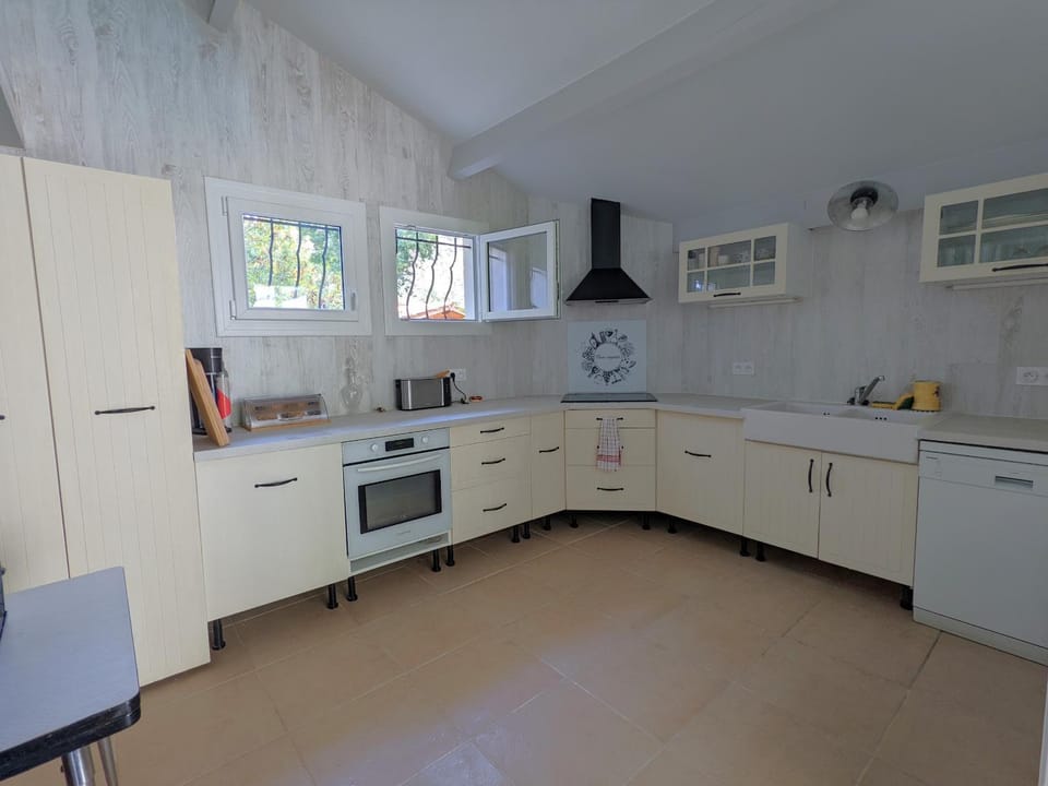 Kitchen or kitchenette, stove