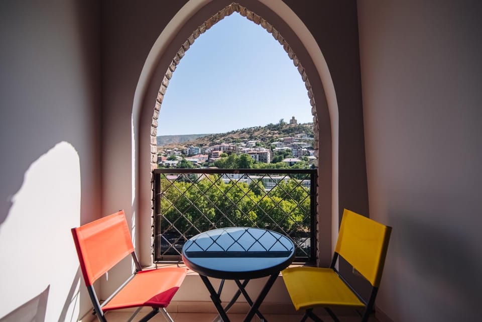 Natural landscape, View (from property/room), Balcony/Terrace, City view, Mountain view
