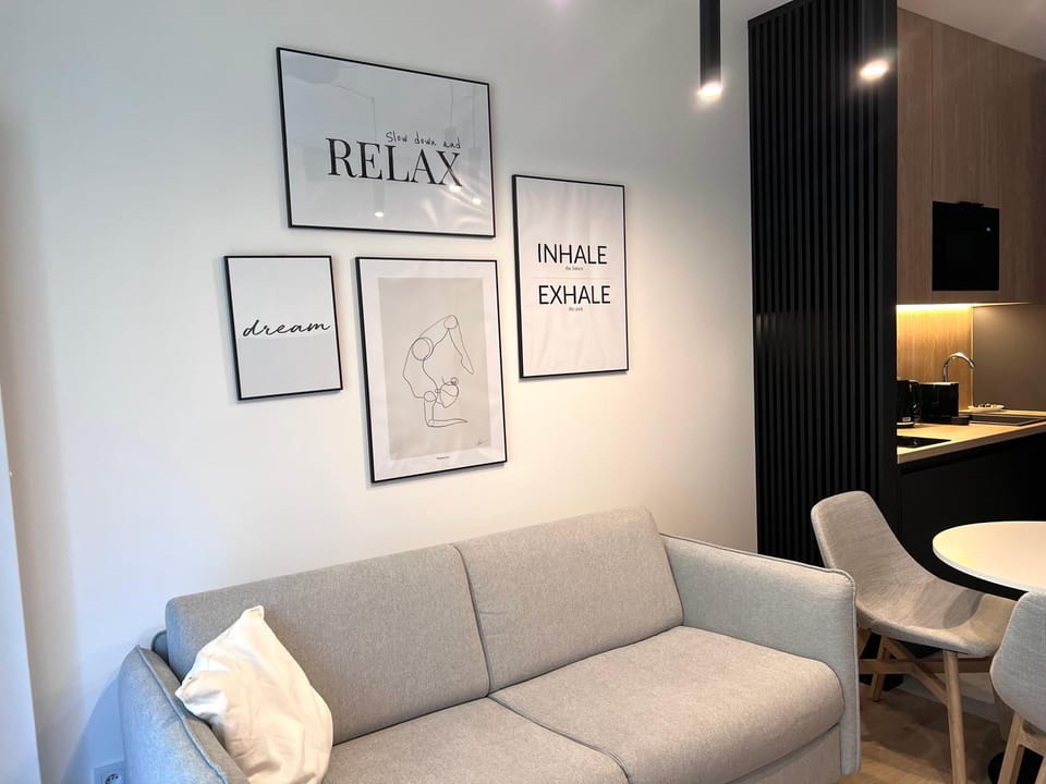 Bed, Living room