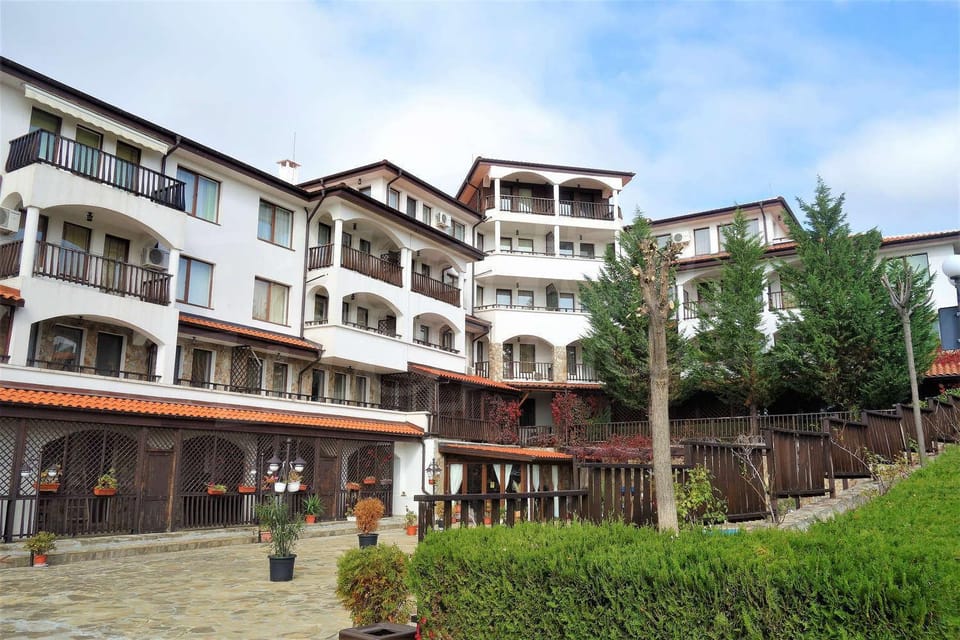 Property building, Neighbourhood