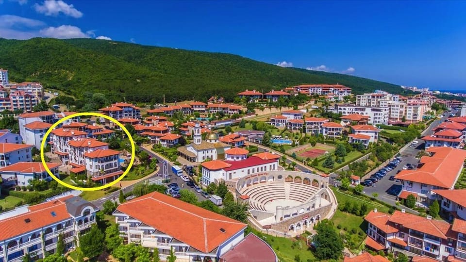 City view, Street view