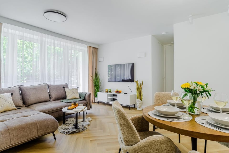 Communal lounge/ TV room, TV and multimedia, Living room, Dining area, Evening entertainment