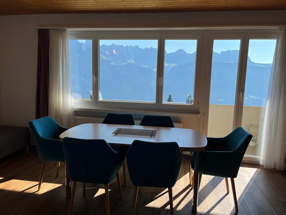 Dining area, Mountain view