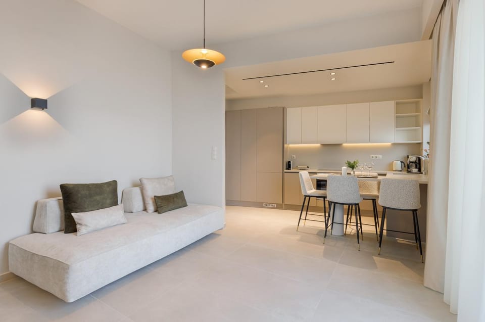 Kitchen or kitchenette, Living room, Seating area, Dining area