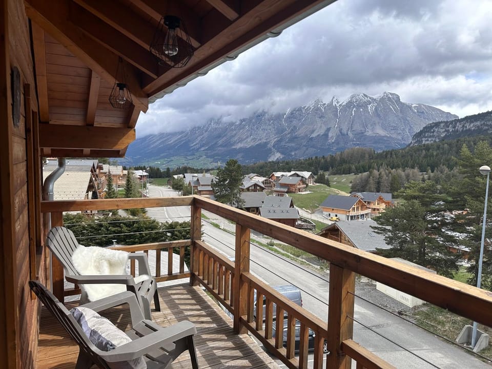 Balcony/Terrace, Mountain view