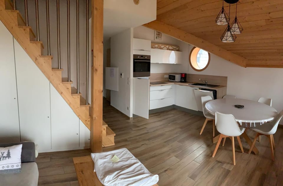 Kitchen or kitchenette, Living room