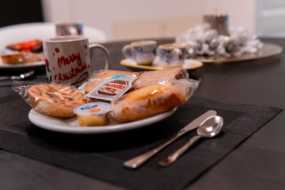 Dining area, Breakfast, Continental breakfast