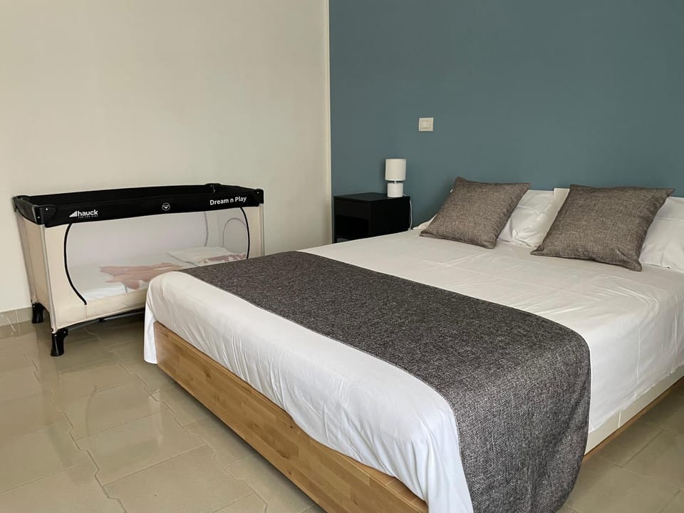 Bed, Bedroom, cot