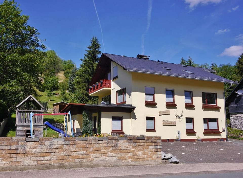 Upland Apartments - Fewo WALDGEIST mit Garten, Grillhütte, Spielplatz und MeineCardPlus Apartment in Willingen