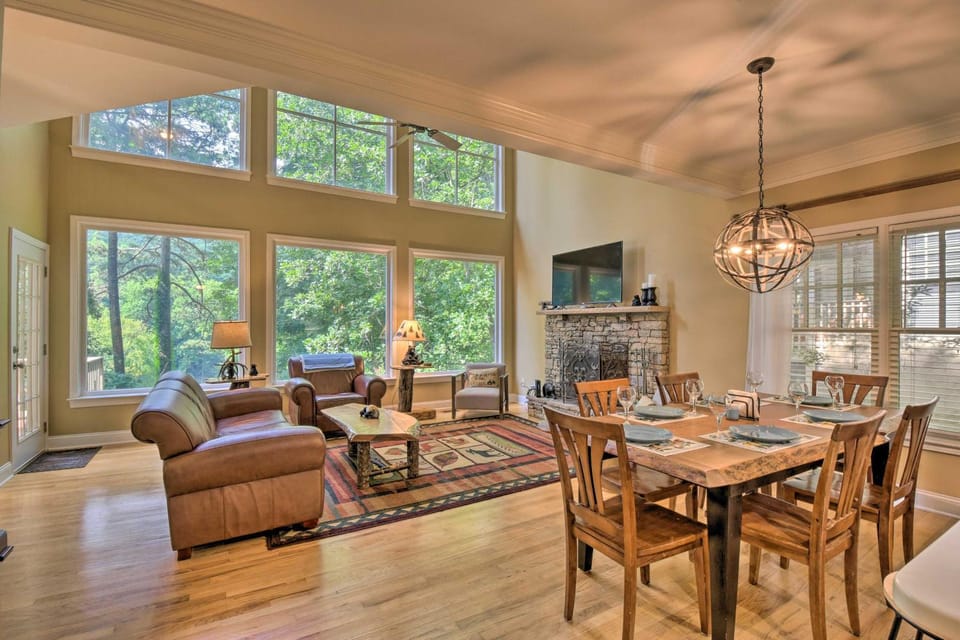 Big Canoe Retreat w/ Deck & Golf Course Views House in Georgia