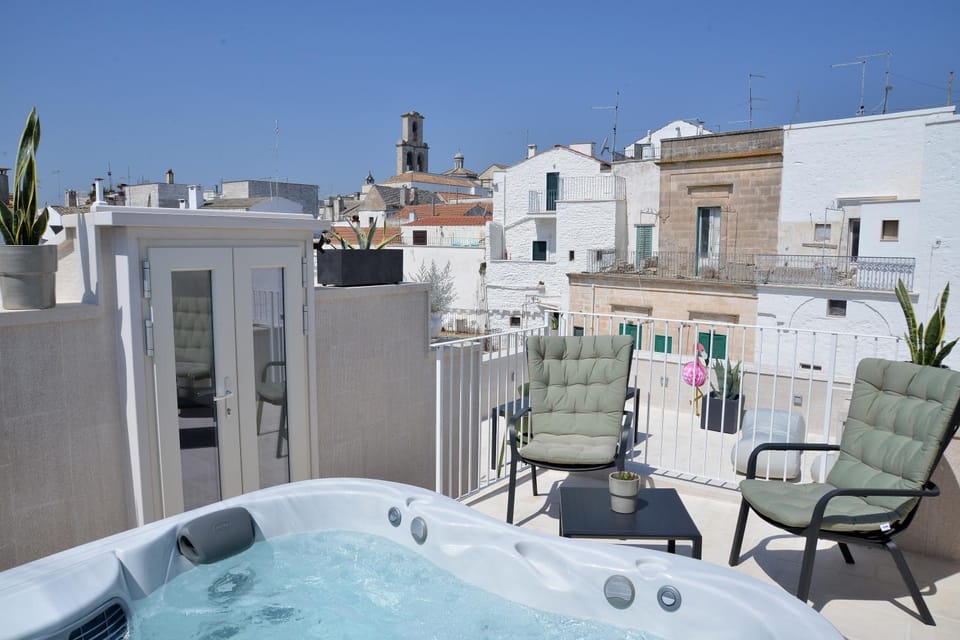 Property building, Patio, Hot Tub, View (from property/room), Balcony/Terrace, City view, Pool view, Swimming pool, sunbed